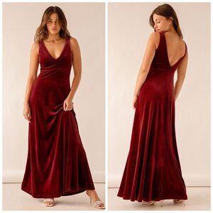 Lulus So Much Magic Berry Red Velvet Sleeveless V Neck Maxi Dress Size Small